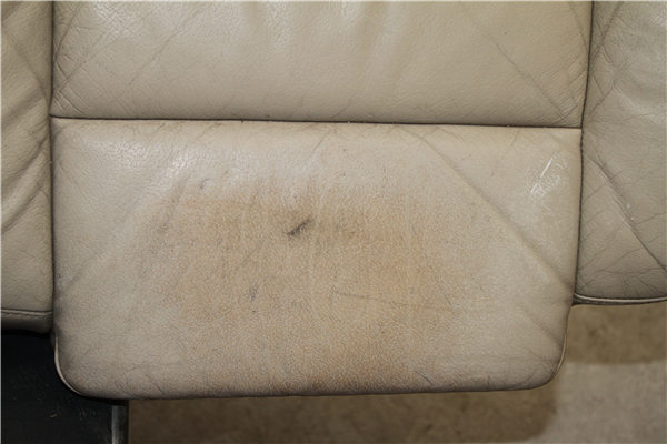 真皮座椅修復(fù)前