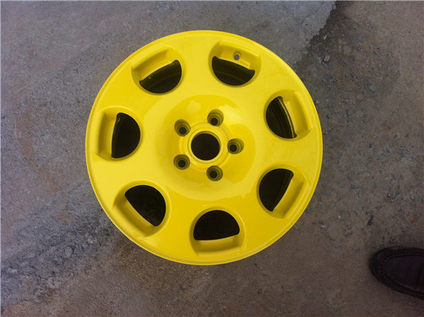 輪轂改色修復(fù)前